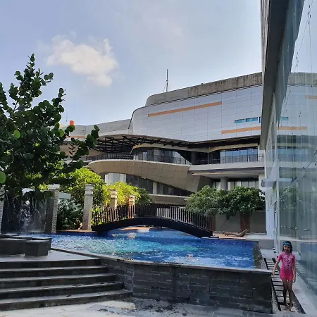 Comfy Apartment Grand Sungkon Lagoon Surabaya Exterior photo