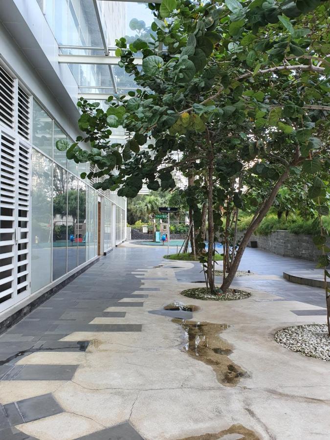 Comfy Grand Sungkon Lagoon Apartment Surabaya
